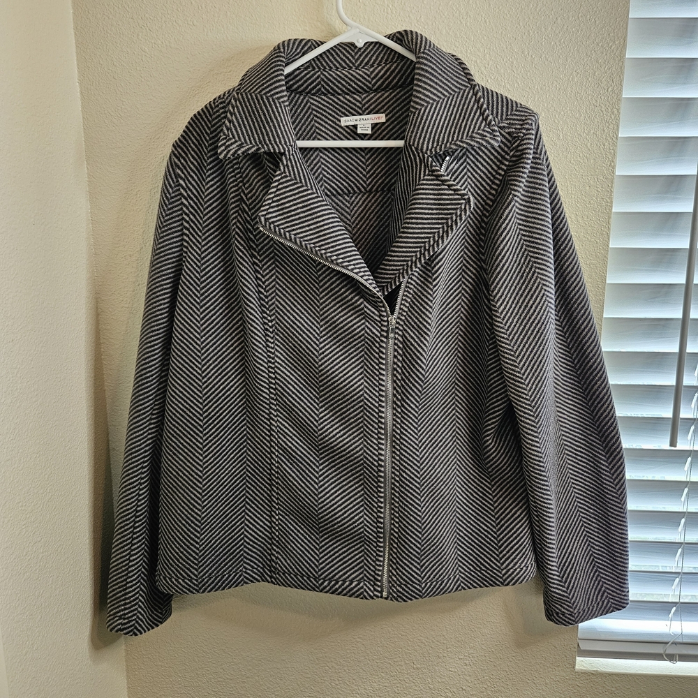 Isaac Mizrahi Women's Black and White Chevron Moto Jacket Size L